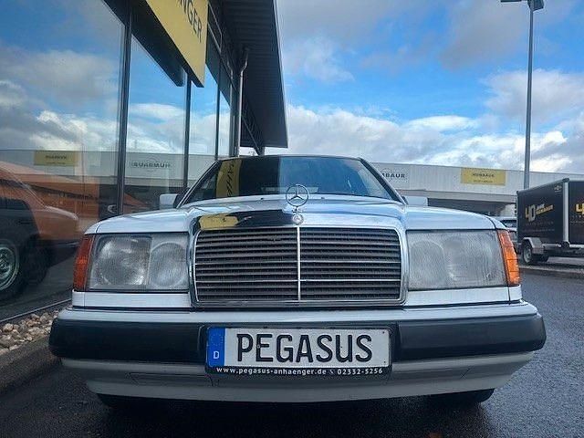Gebraucht Mercedes E260 160 PS (117 kW) 1992 Weiß Limousine