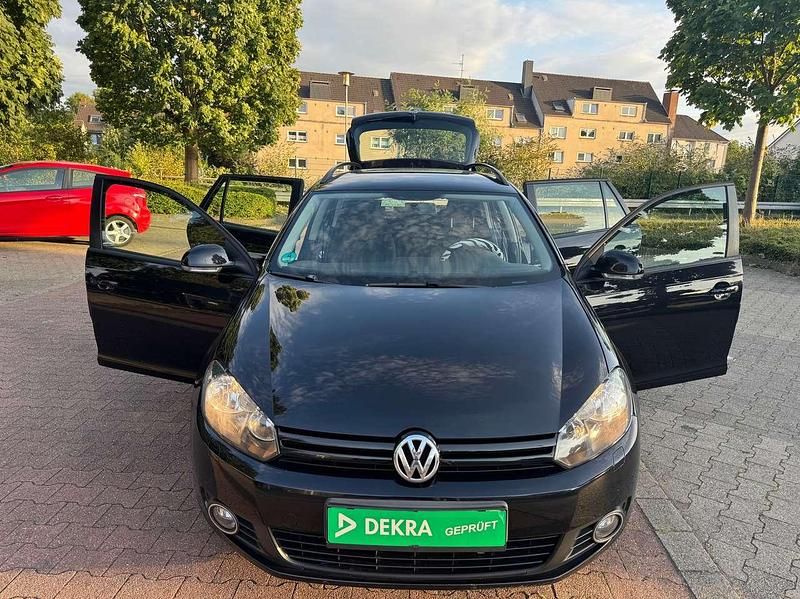 Deep black perleffekt Gebraucht 2010 VW Golf VI Trendline Kombi | 3.499 € (Guter Preis) - Bild 1/4