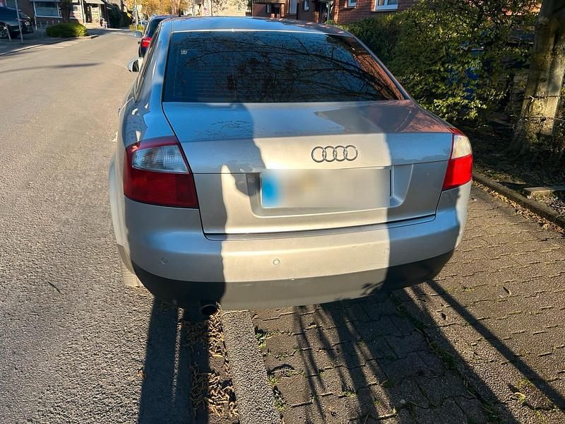 Gebraucht Audi A4 131 PS (96 kW) 2002 Silber Limousine