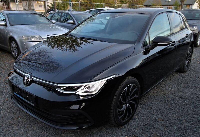 Schwarz Gebraucht 2020 VW Golf VIII Life Limousine | 18.390 € (Fairer Preis) - Bild 1/4