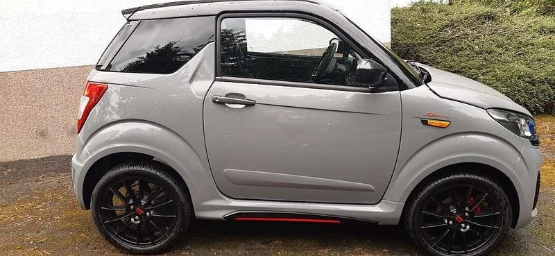 Asphaltgrau (metallic) Gebraucht 2023 Ligier JS50 Kleinwagen | 16.950 € (Fairer Preis) - Bild 1/4