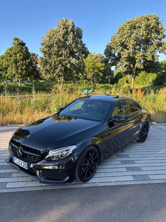 Schwarz Gebraucht 2015 Mercedes C400 AMG line Limousine | 22.950 € (Fairer Preis) - Bild 1/4