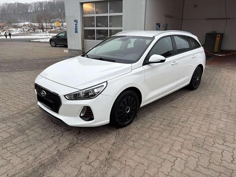 Weiß Gebraucht 2017 Hyundai i30 Kombi | 8.700 € (Fairer Preis) - Bild 1/4
