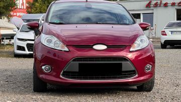 Gebraucht Ford Fiesta Titanium 82 PS (60 kW) 2009 Hot magenta Kleinwagen