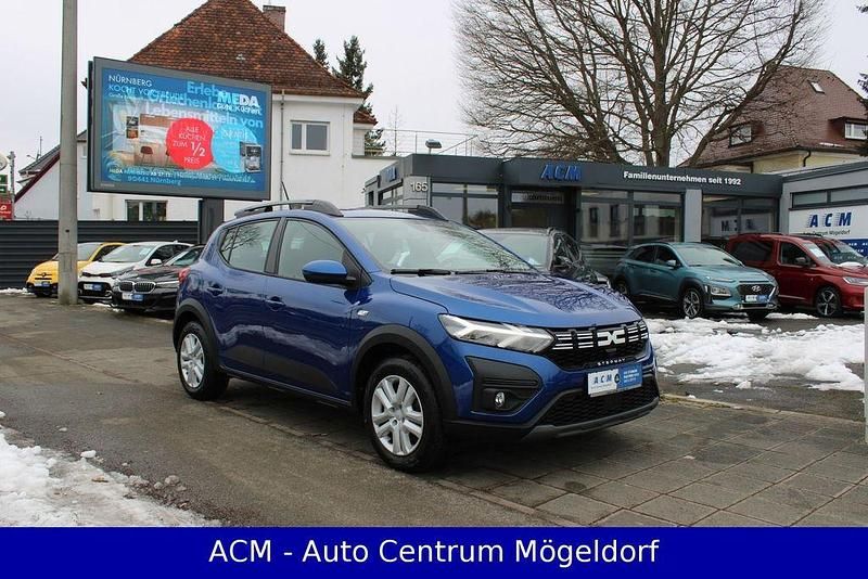 Blau Gebraucht 2024 Dacia Sandero Expression Limousine | 18.790 € (Fairer Preis) - Bild 1/4