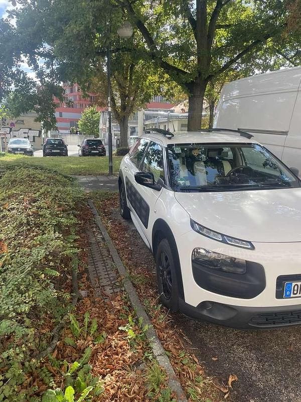 Gebraucht 2015 Citroën C4 Cactus Live Kleinwagen | 6.800 € (Teuer) - Bild 1/4