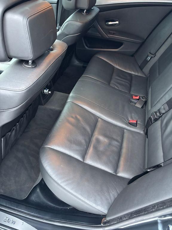 Gebraucht BMW 525 197 PS (144 kW) 2008 Grau Limousine