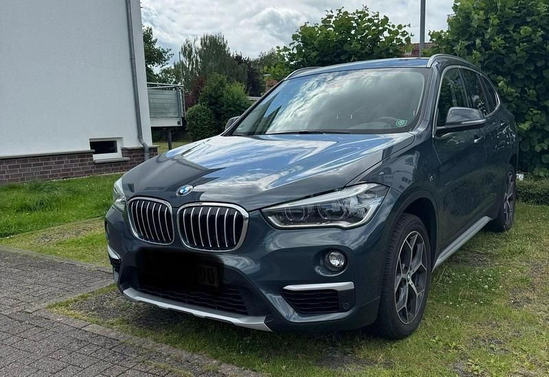 Grau Gebraucht 2016 BMW X1 xLine SUV | 20.250 € (Guter Preis) - Bild 1/4