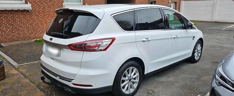 Gebraucht Ford S-MAX Titanium 177 PS (130 kW) 2017 Weiß Van / Kleinbus
