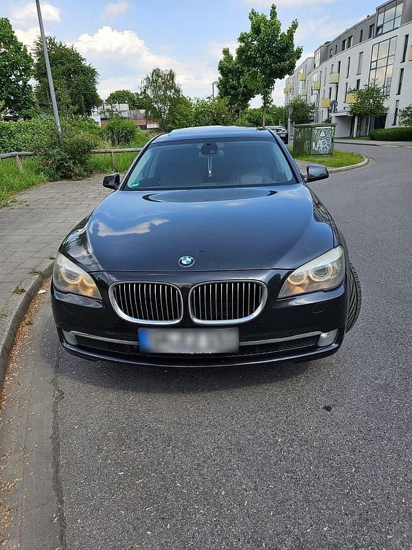 Gebraucht BMW 730 245 PS (180 kW) 2010 Grau Limousine