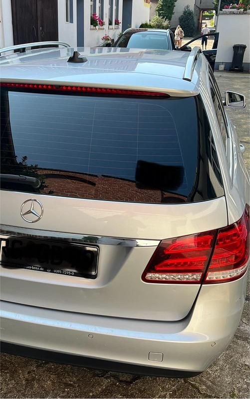 Grau Gebraucht 2016 Mercedes E220 Kombi | 7.500 € - Bild 1/4