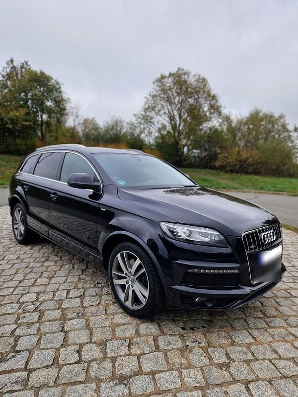Schwarz Gebraucht 2010 Audi Q7 Ambiente SUV | 20.999 € (Fairer Preis) - Bild 1/4