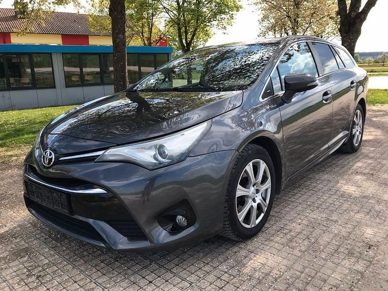 Gebraucht Toyota Avensis Edition-S 143 PS (105 kW) 2016 Grau Kombi