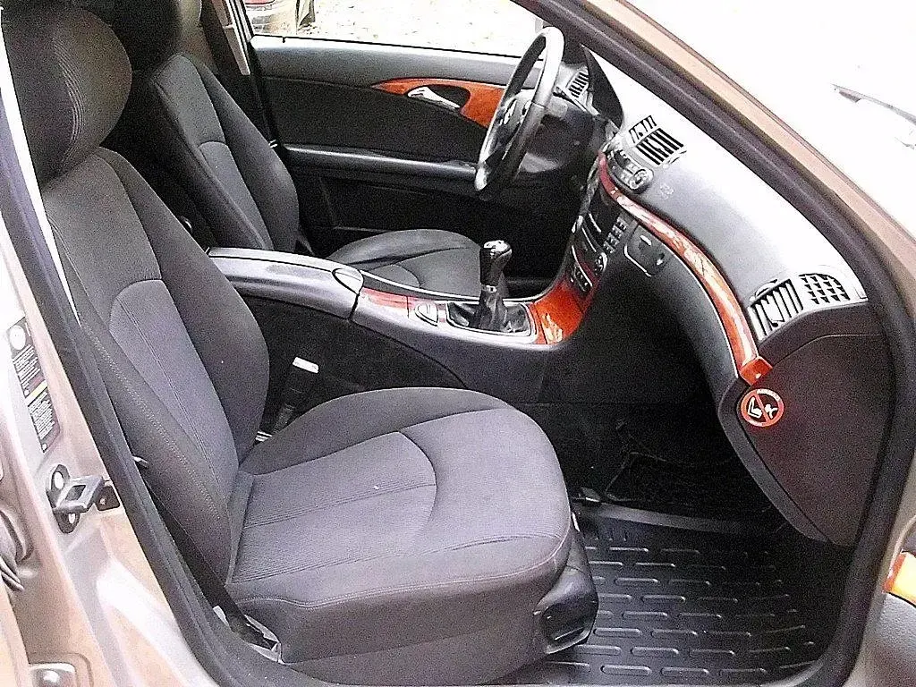 Gebraucht Mercedes E220 170 PS (125 kW) 2007 Gold Kombi