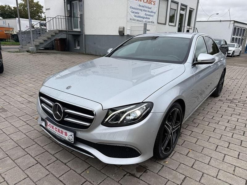Silber Gebraucht 2019 Mercedes E220 Limousine | 32.890 € (Etwas zu teuer) - Bild 1/4