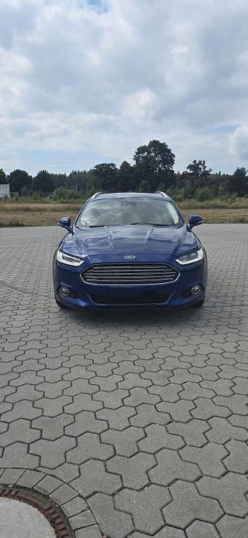 Blau Gebraucht 2015 Ford Mondeo Vignale Limousine | 11.000 € (Fairer Preis) - Bild 1/4