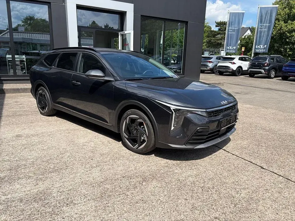 Neu Kia K4 150 PS (110 kW) 2026 Grau Kombi