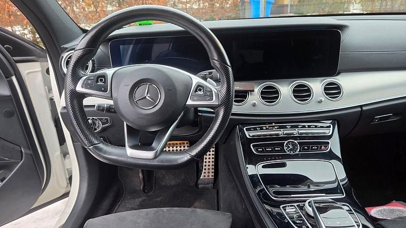 Gebraucht Mercedes E220 AMG 194 PS (142 kW) 2016 Weiß Kombi