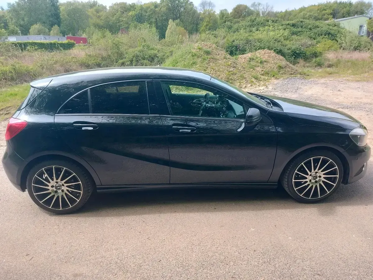 Gebraucht Mercedes 180 109 PS (80 kW) 2013 Schwarz Limousine