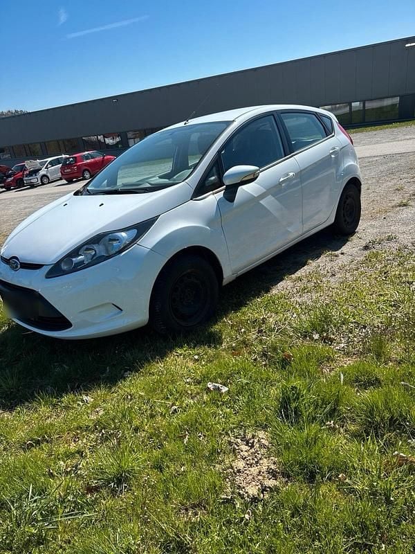 Gebraucht Ford Fiesta 80 PS (58 kW) 2009 Weiß Kleinwagen