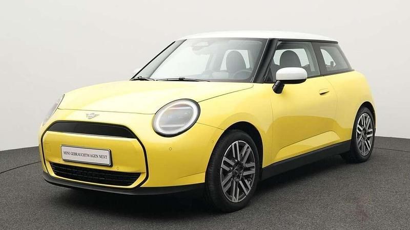 Gelb Gebraucht 2024 Mini Cooper Classic Kleinwagen | 27.385 € (Fairer Preis) - Bild 1/4