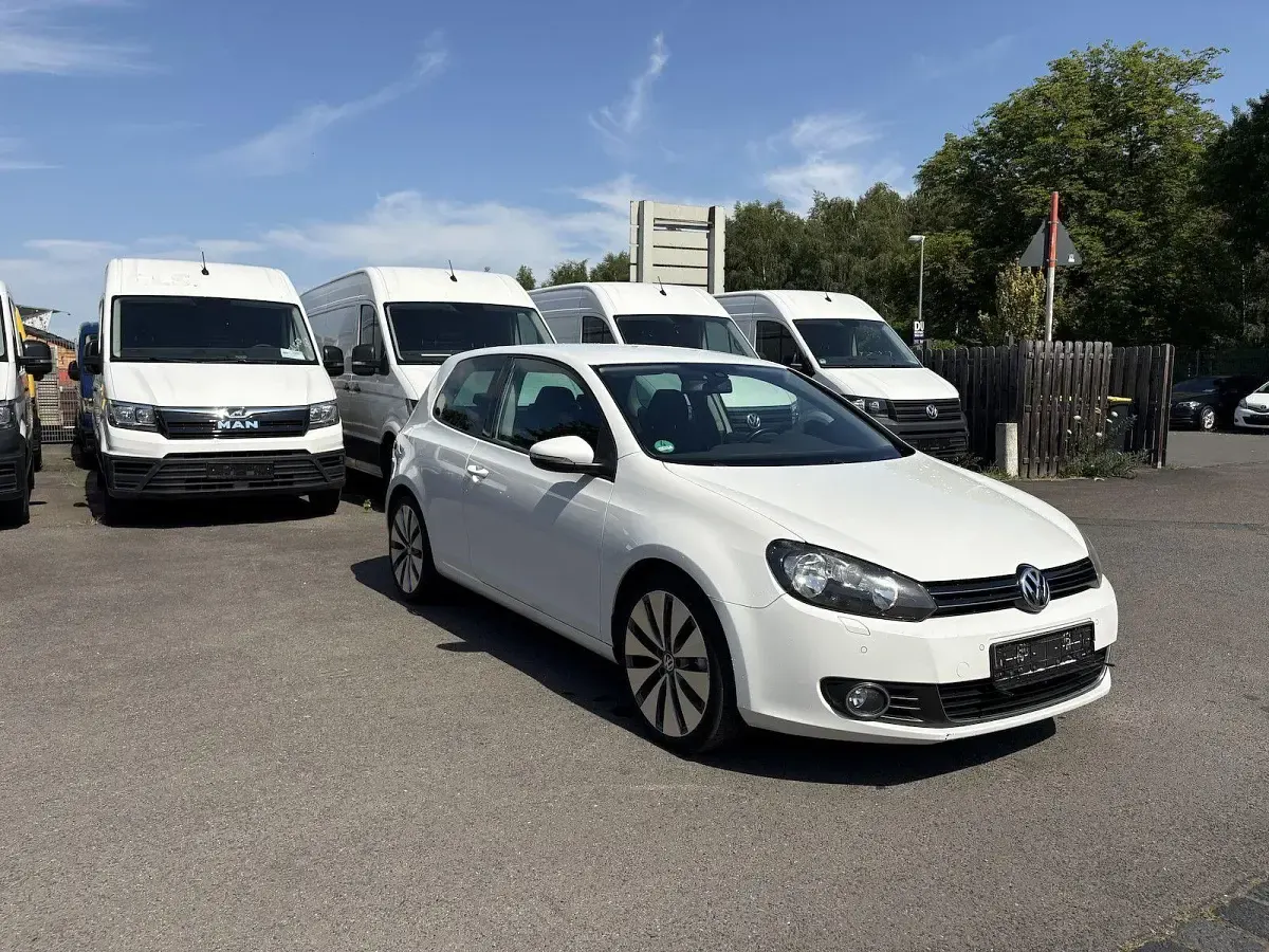 Gebraucht VW Golf VI Highline 122 PS (89 kW) 2009 Weiß Kleinwagen
