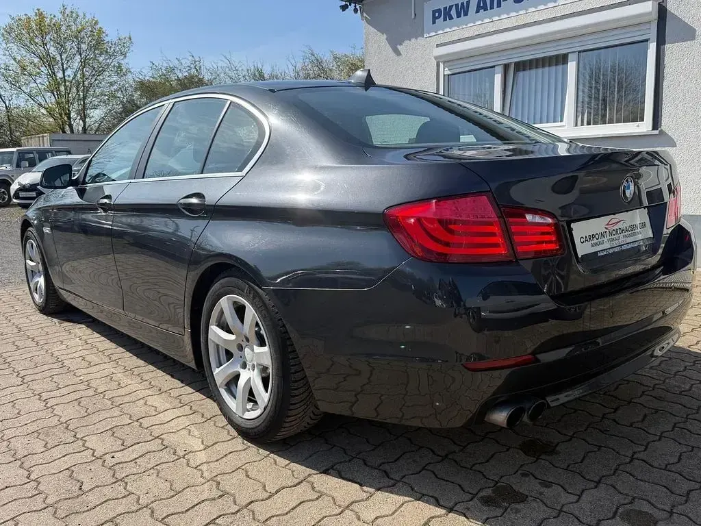 Gebraucht BMW 520 184 PS (135 kW) 2011 Grau Limousine