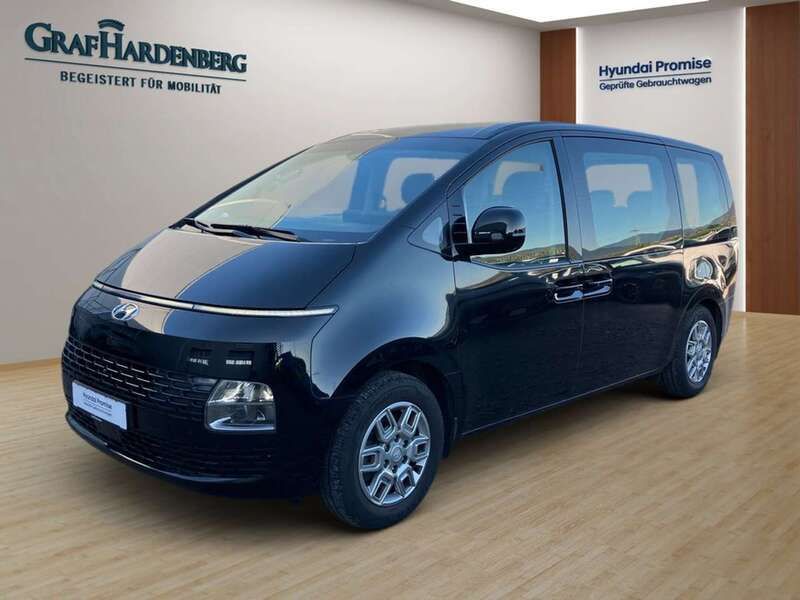 Abyss black / mic Gebraucht 2024 Hyundai Staria Trend Van | 41.890 € (Fairer Preis) - Bild 1/4