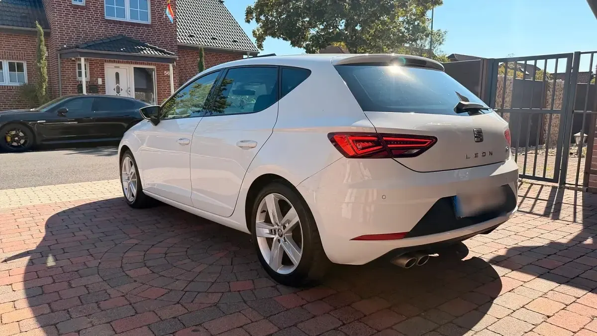 Gebraucht Seat Leon 150 PS (110 kW) 2019 Weiß Kleinwagen