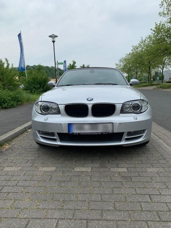 Silber Gebraucht 2009 BMW 120 Cabriolet Sport Line Cabrio | 10.900 € (Teuer) - Bild 1/4