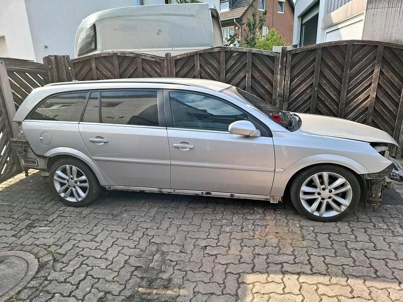Silber Gebraucht 2006 Opel Vectra Kombi | 550 € (Superpreis) - Bild 1/4