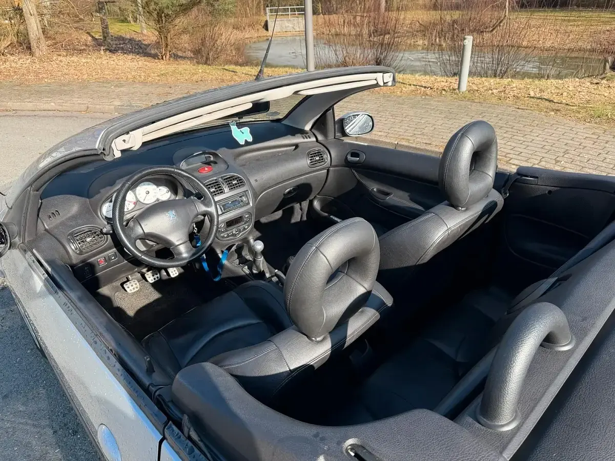 Gebraucht Peugeot 206 CC 109 PS (80 kW) 2002 Silber Cabrio