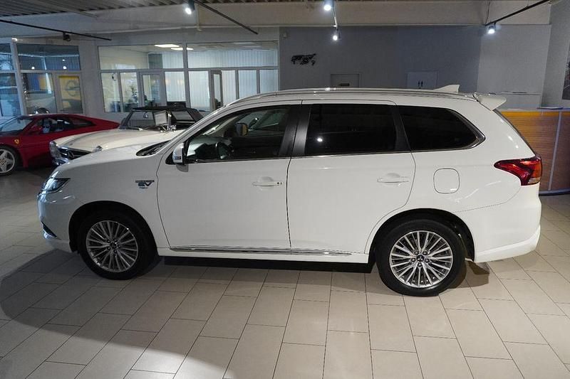 Gebraucht Mitsubishi Outlander P-HEV 135 PS (99 kW) 2021 Frost white SUV