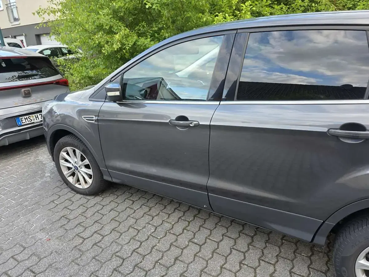 Gebraucht Ford Kuga Titanium 150 PS (110 kW) 2017 Grau SUV