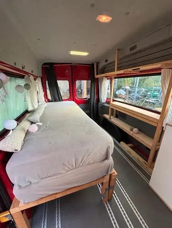 Second-hand Ford Transit 86 CP (63 kW) 2011 Roșu Van