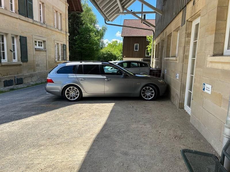 Silber Gebraucht 2005 BMW 530 Kombi | 4.299 € (Fairer Preis) - Bild 1/4