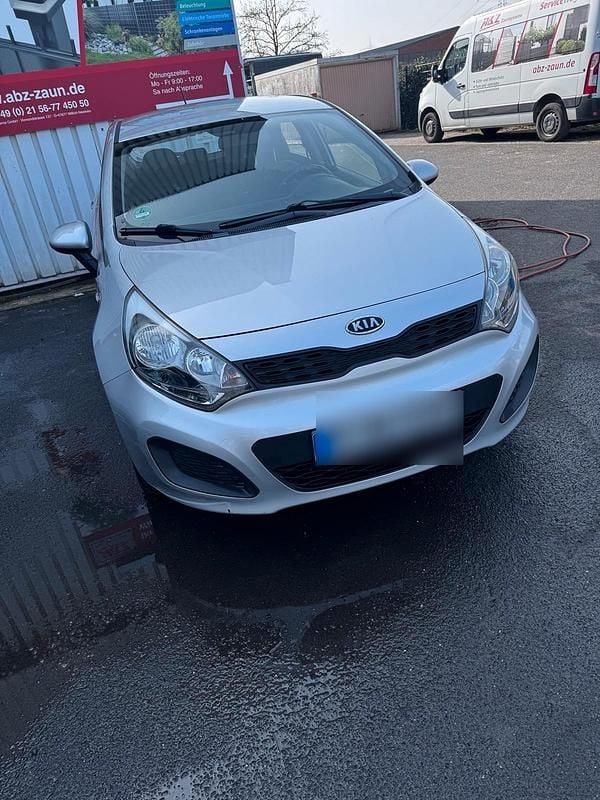 Gebraucht Kia Rio 109 PS (80 kW) 2012 Silber Kleinwagen