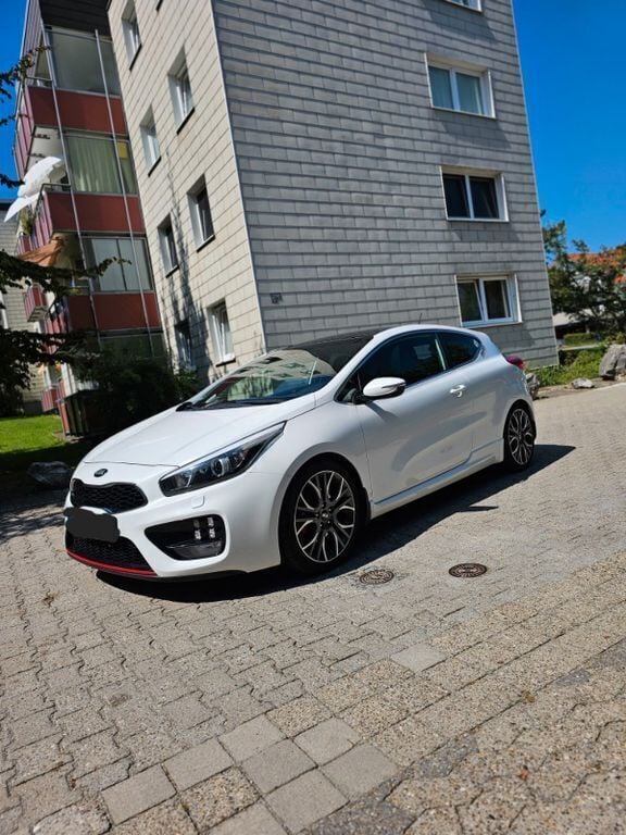 Weiß Gebraucht 2015 Kia ProCeed Kleinwagen | 9.400 € (Guter Preis) - Bild 1/4
