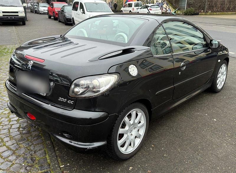 Gebraucht Peugeot 206 CC 109 PS (80 kW) 2003 Schwarz Cabrio