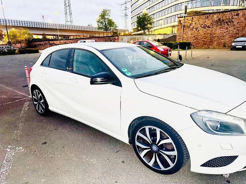 Gebraucht Mercedes A180 Progressive 136 PS (100 kW) 2012 Limousine