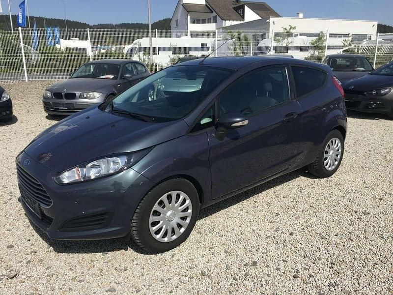 Gebraucht Ford Fiesta Trend 101 PS (74 kW) 2013 Grau Kleinwagen