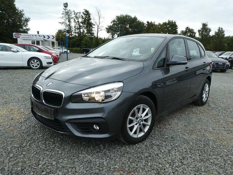 Grau Gebraucht 2015 BMW 214 Active Tourer Basis Van / Kleinbus | 6.250 € - Bild 1/4