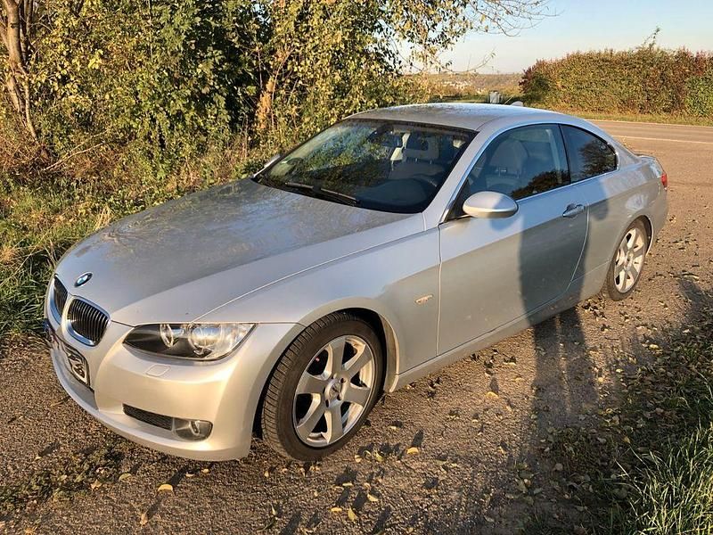 Gebraucht BMW 325 197 PS (144 kW) 2007 Grau Coupé