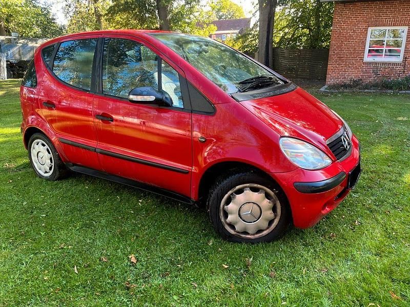 Rot Gebraucht 2003 Mercedes A140 Classic Van / Kleinbus | 1.350 € (Fairer Preis) - Bild 1/4