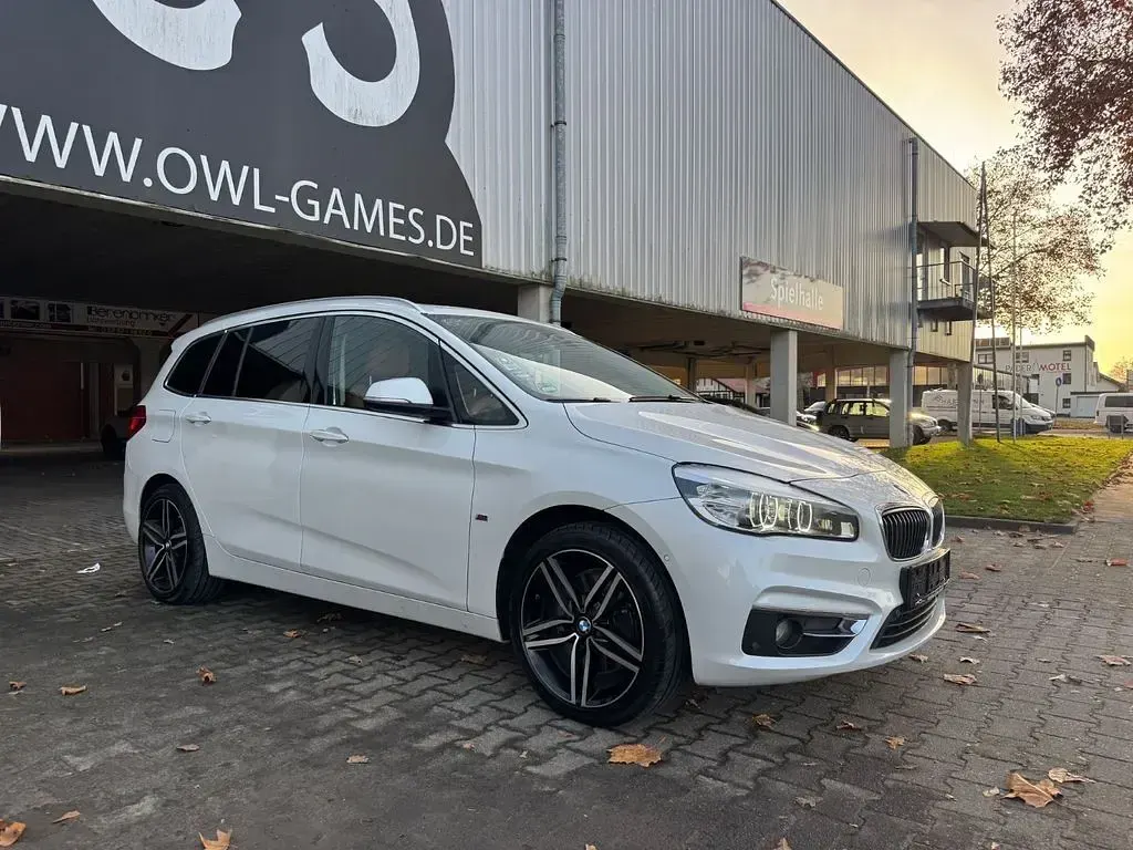 Gebraucht BMW 220 Gran Tourer Luxury Line 190 PS (139 kW) 2016 Weiß Van / Kleinbus