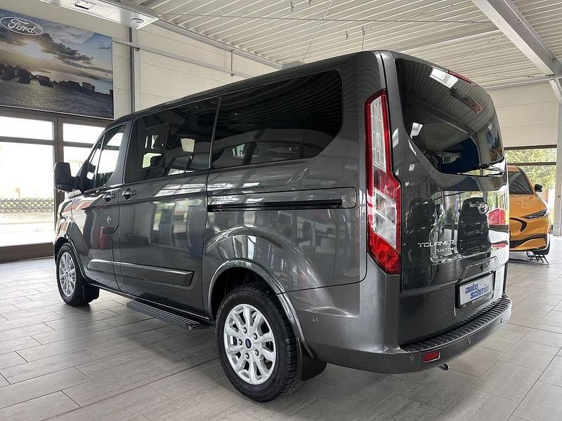 Gebraucht Ford Tourneo Titanium 150 PS (110 kW) 2023 Magneticgrau Van / Kleinbus