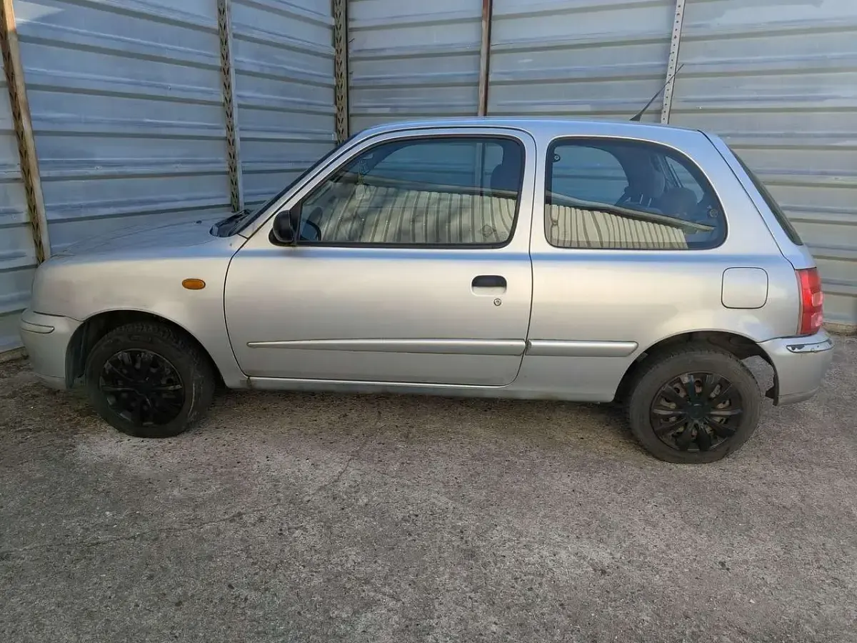 Gebraucht Nissan Micra 60 PS (44 kW) 2000 Silber Kleinwagen