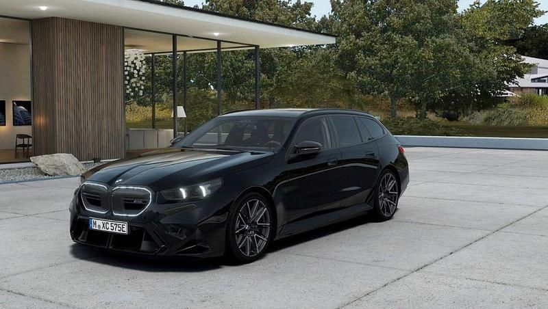 Saphirschwarz metallic Gebraucht 2025 BMW M5 Performance Kombi | 130.199 € (Superpreis) - Bild 1/4