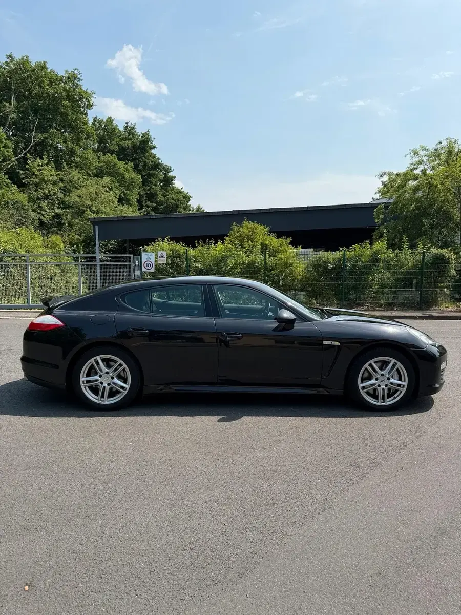 Gebraucht Porsche Panamera 250 PS (183 kW) 2012 Schwarz Kleinwagen