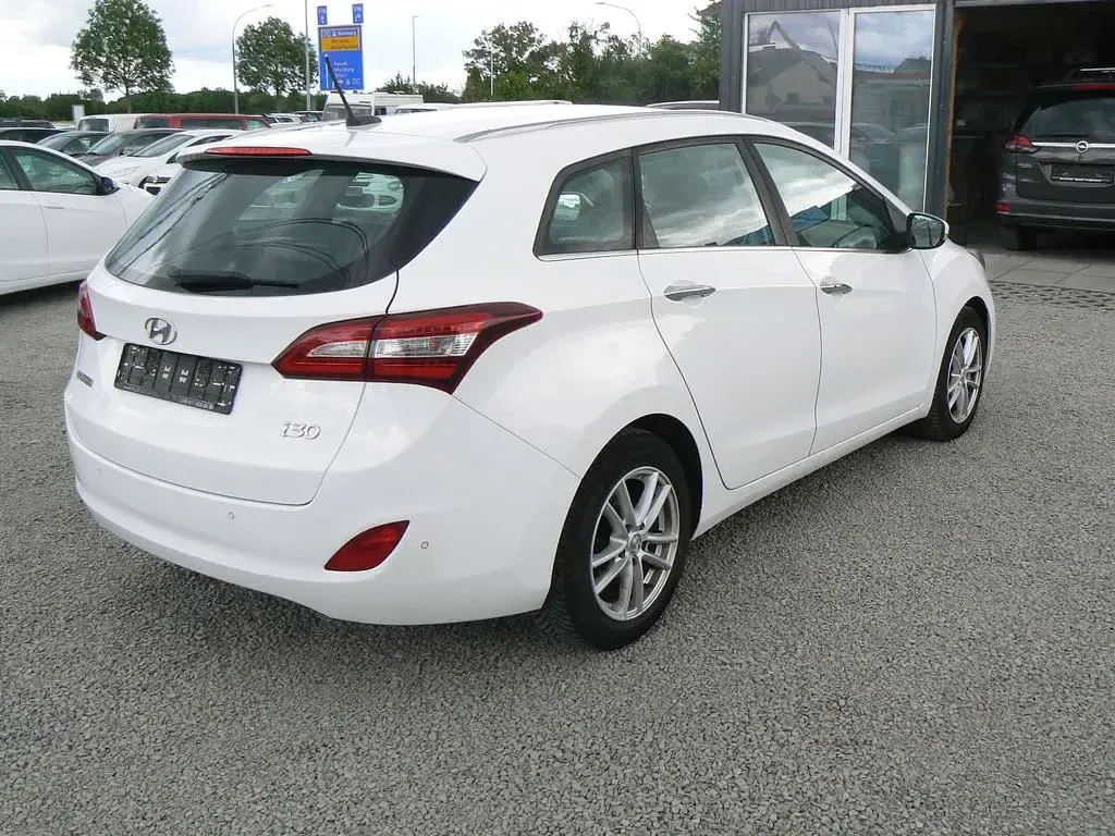 Gebraucht Hyundai i30 Style 136 PS (100 kW) 2017 Weiß Limousine
